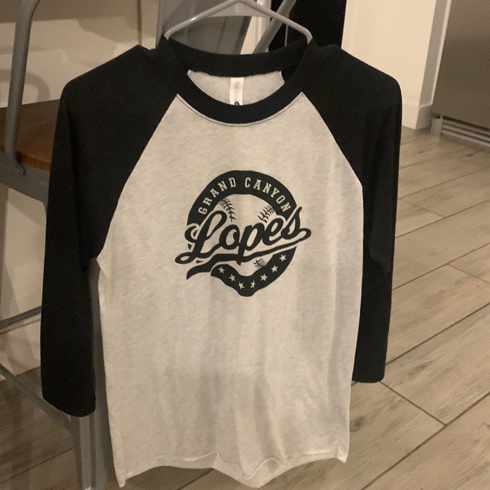 Grand Canyon Lopes Woman’s small shirt